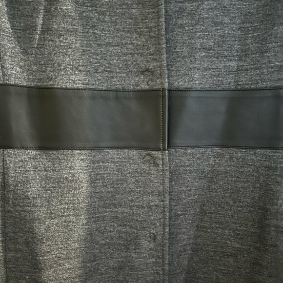 St John Collection Gray Textured Rayon Wool Leather Trim Coat Topper. Size 14 - Picture 10 of 12